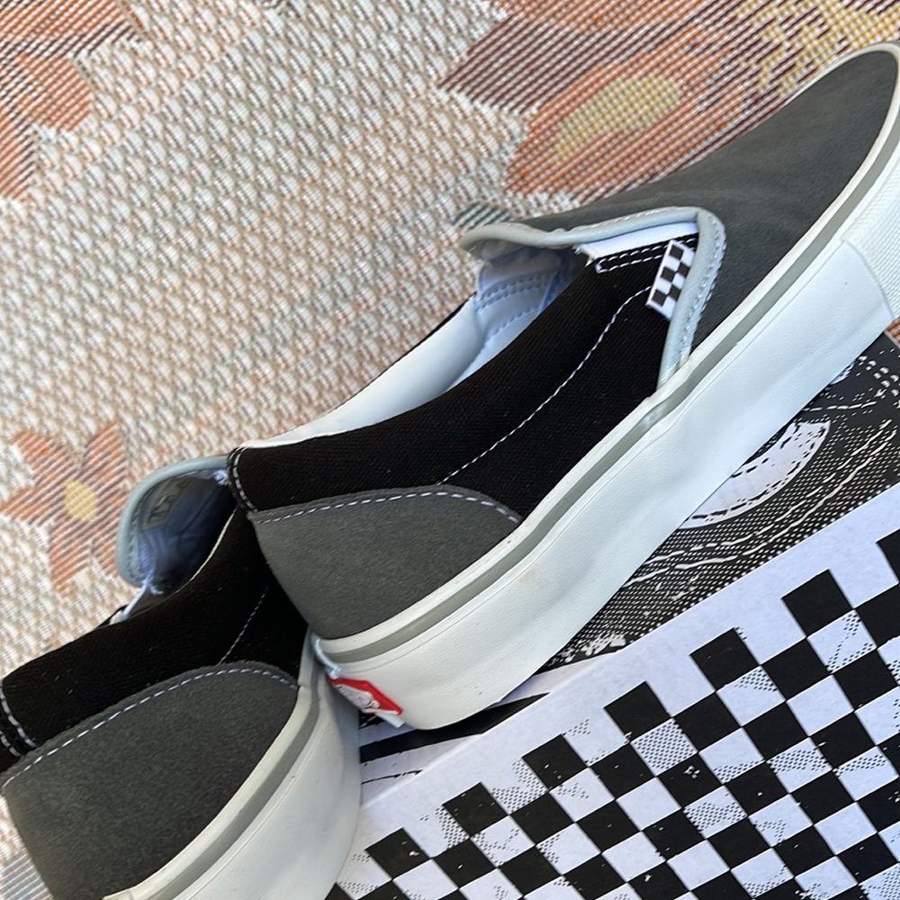 Vans Men’s Skate Slip-On
Reflective Black/Grey
VN0A5FCAN42
Sneakers - Picture 15 of 16